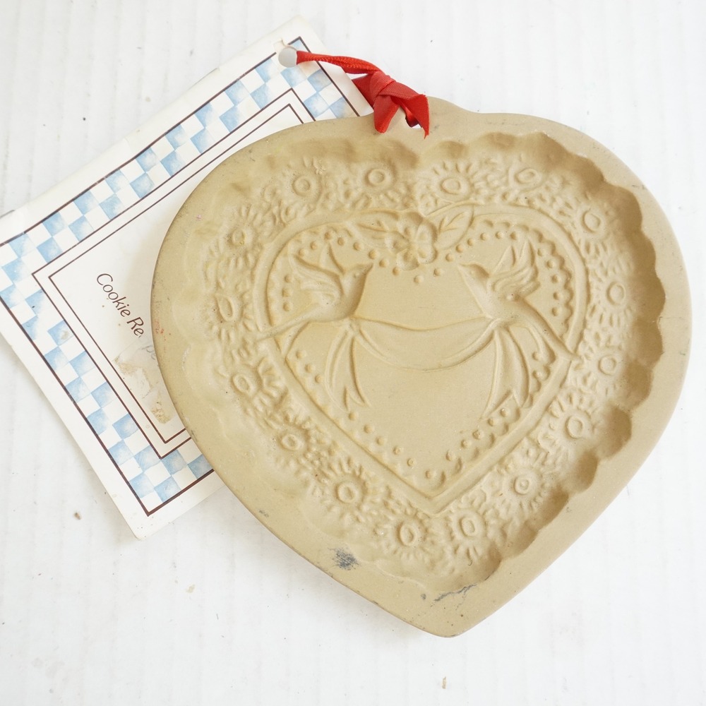 Vintage Brown Bag Cookie Art Mold 1985 Heart‎ Dove Recipe Card Kitchen Decor